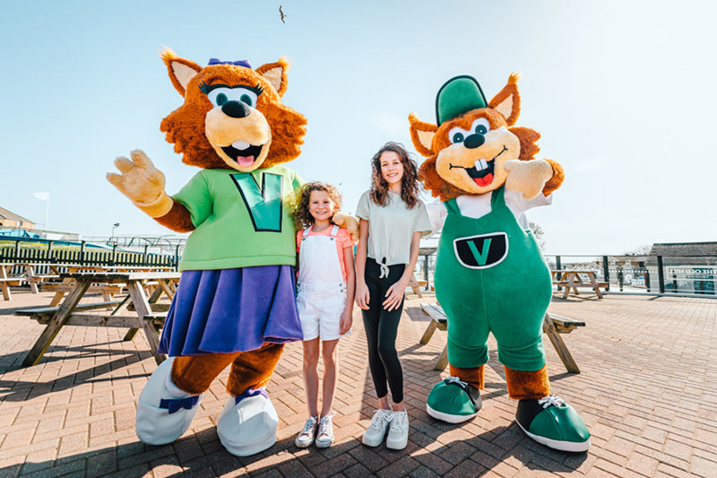 Golden Coast Vinnie and Violet